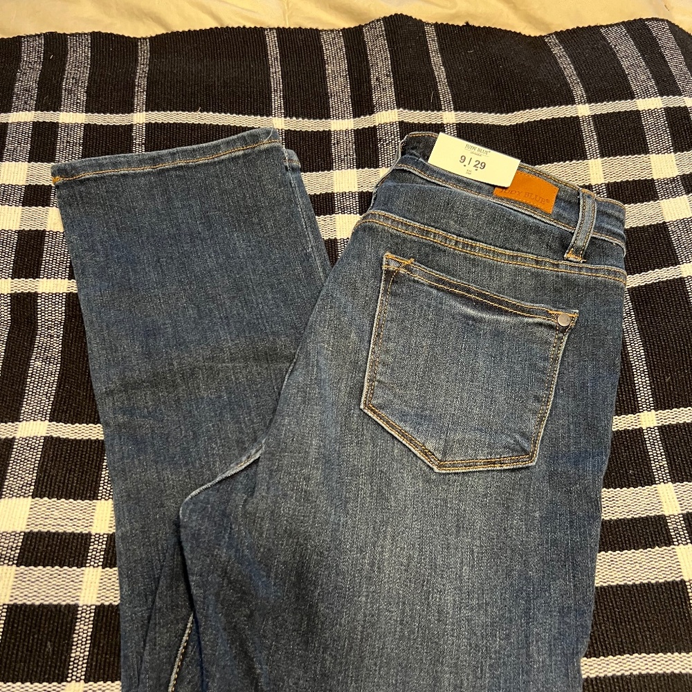 Judy Blue Mid Rise Capri Size 9/29